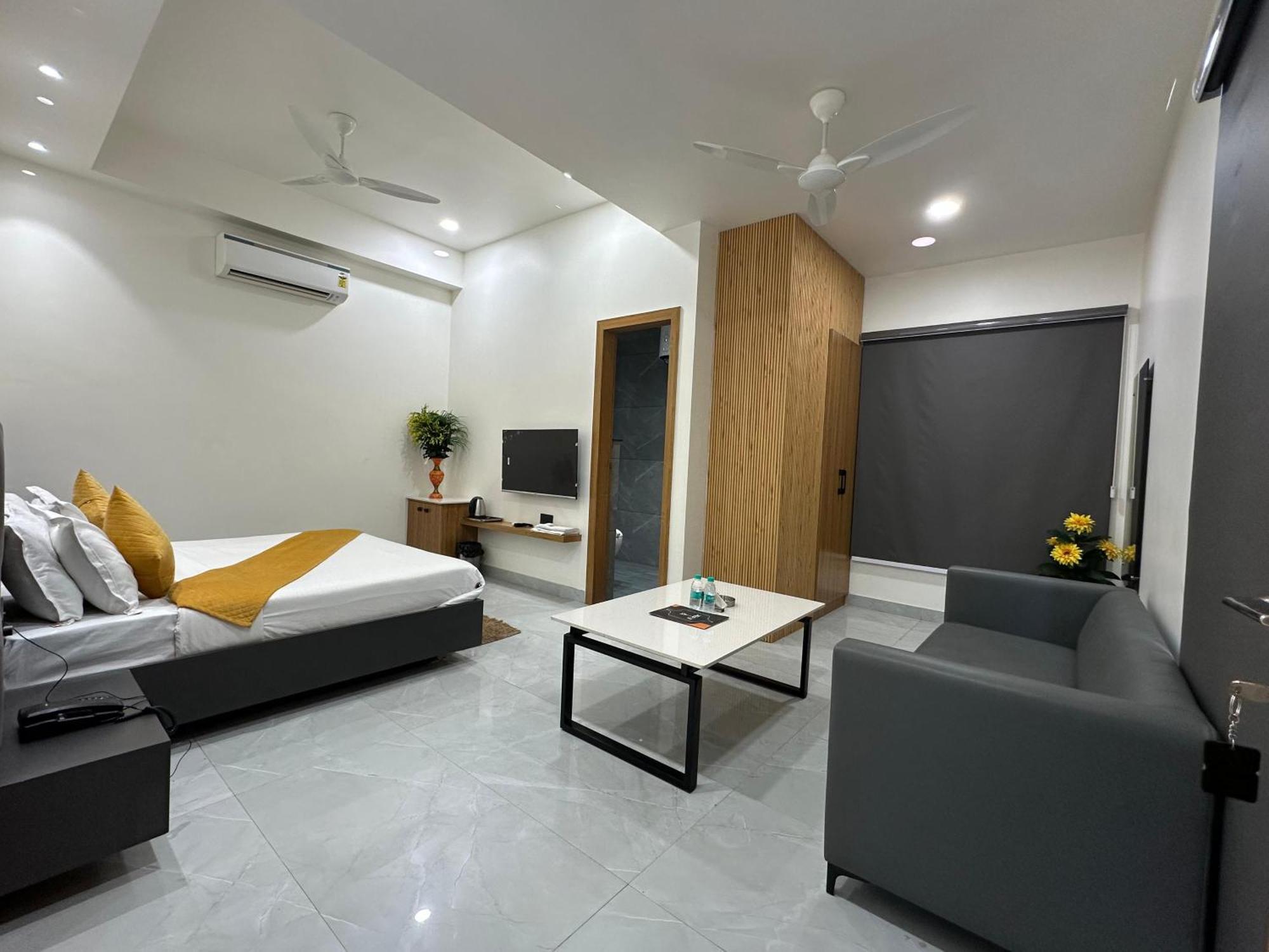 Hotel Sky Way Inn Hisār Exterior foto