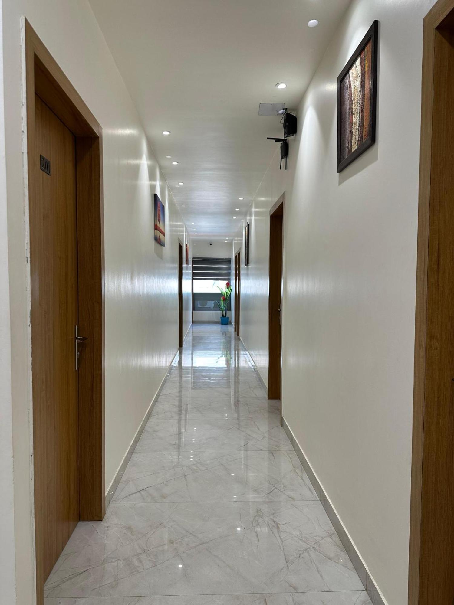 Hotel Sky Way Inn Hisār Exterior foto